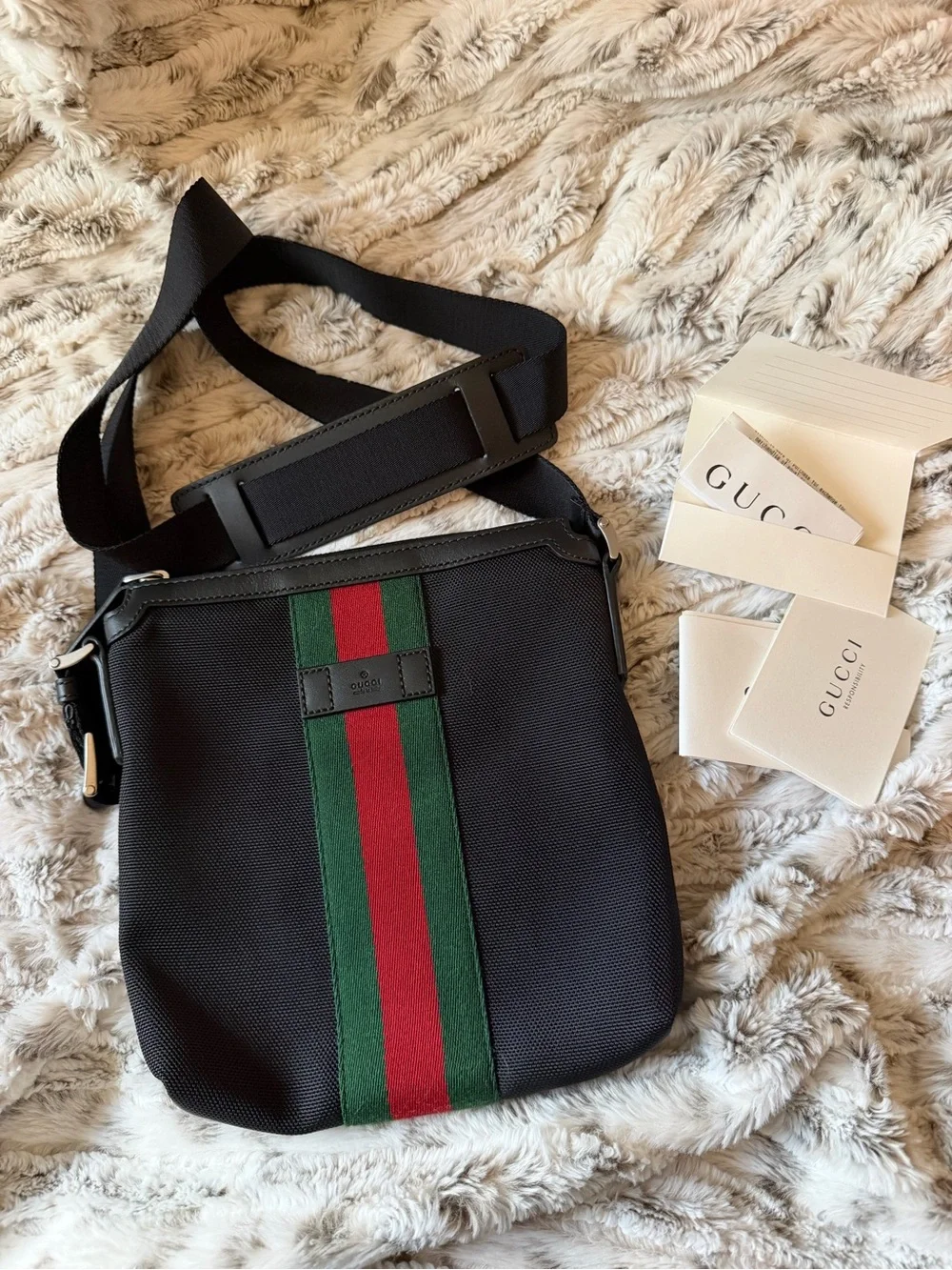 Authentic Gucci Techno Web Canvas Black Messenger Bag Green/Red Sherry Line Stap